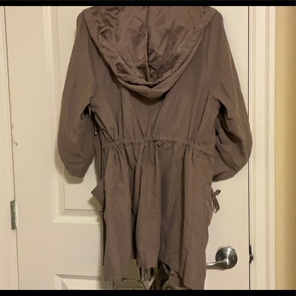 Beige trench coat - Picture 2 of 2